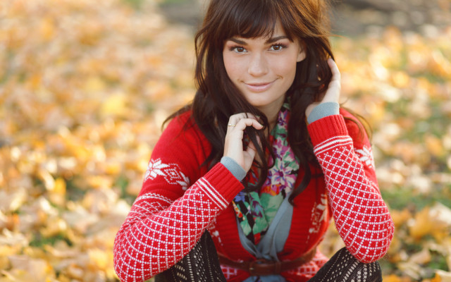 Woman leaves field autumn kimono free wallpaper for desktop - medium preview image