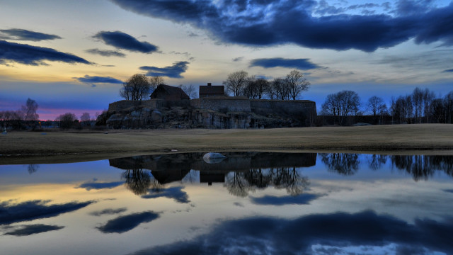 Castle hill lake clouds reflection free wallpaper for desktop - medium preview image