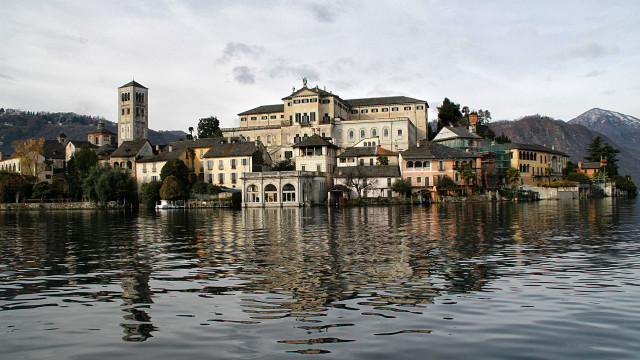 Lake mountain city architecture bridge free wallpaper for desktop - medium preview image