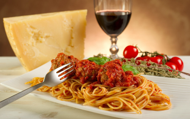 Spaghetti meat sauce cheese wine free wallpaper for desktop - medium preview image