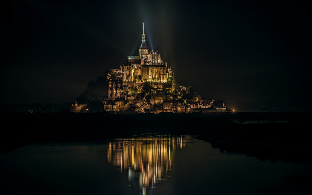 Castle reflection night cityscape gothic free wallpaper for desktop - medium preview image