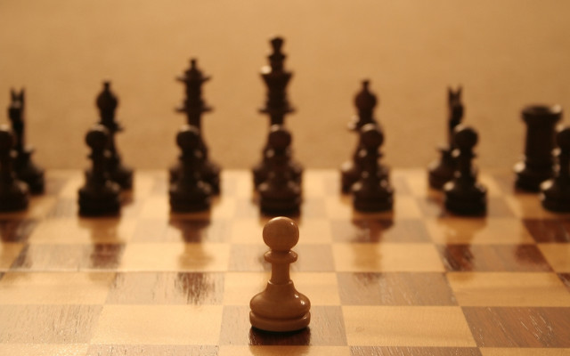 Chess set white pawn brown free wallpaper for desktop - medium preview image