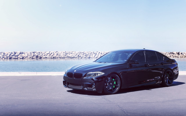 Black car water rock formation free wallpaper for desktop - medium preview image