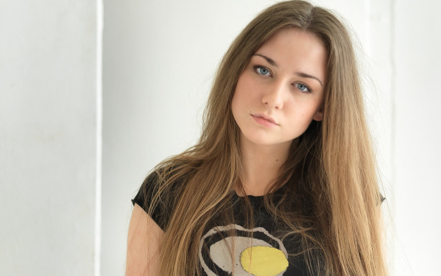 Woman longhair portrait whitewall yellowcircle free wallpaper for desktop - medium preview image