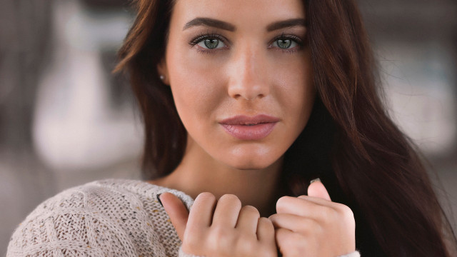 Eszter mattioni long hair sweater free wallpaper for desktop - medium preview image