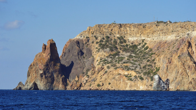 Mountain island boat lake sky free wallpaper for desktop - medium preview image