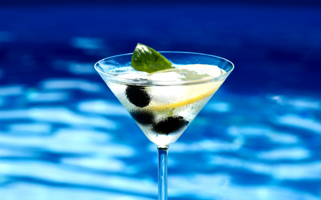 Martini lime olive pool beach free wallpaper for desktop - medium preview image