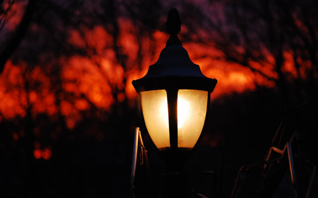 Red sky streetlight autumn leaves free wallpaper for desktop - medium preview image