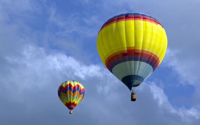 Two hot air balloons blue #2 free wallpaper for desktop - medium preview image