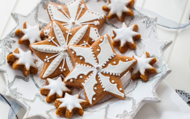 Plate cookies white frosting professional free wallpaper for desktop - medium preview image