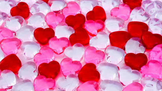 Close up hearts table pink free wallpaper for desktop - medium preview image
