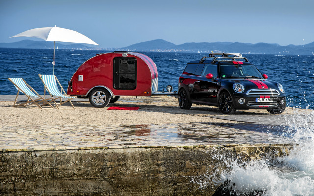 Red black car beach trailer free wallpaper for desktop - medium preview image
