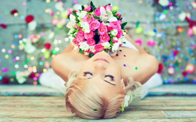 Woman flower bouquet confetti christmas free wallpaper for desktop - medium preview image