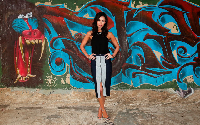 Woman dragon wall fauvism fashion free wallpaper for desktop - medium preview image