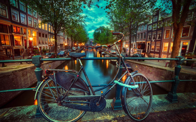 Bicycle bridge canal night cityscape free wallpaper for desktop - medium preview image