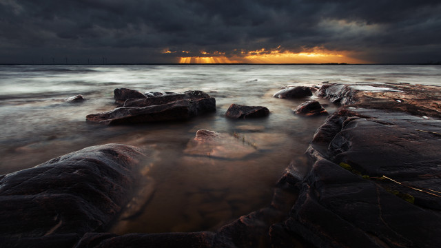 Sunset water rocks crepuscular rays free wallpaper for desktop - medium preview image