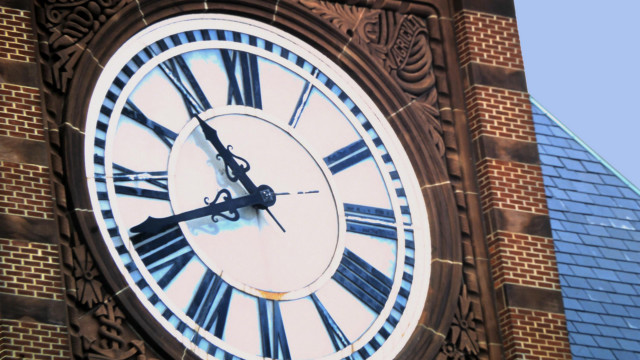 Large clock tower sky background free wallpaper for desktop - medium preview image