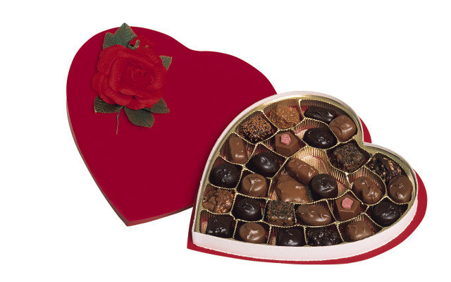 Heart box chocolates rose red free wallpaper for desktop - medium preview image
