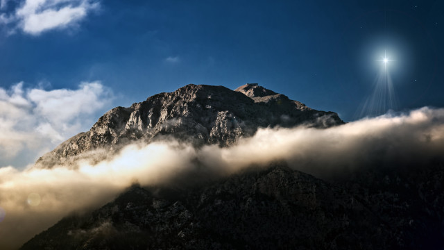 Mountain sunlight clouds horizon starry free wallpaper for desktop - medium preview image