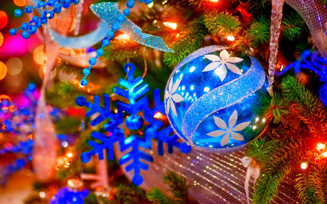 Christmas tree blue ornament lights free wallpaper for desktop - medium preview image