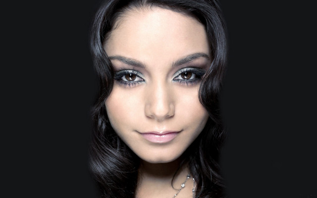 Woman black hair pearl necklace free wallpaper for desktop - medium preview image