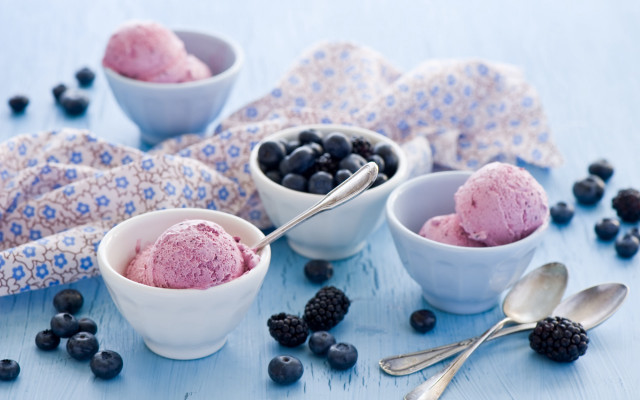 Ice cream berries spoons napkin free wallpaper for desktop - medium preview image