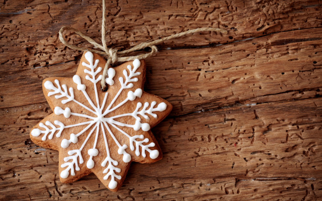 Ginger cookie white icing wooden free wallpaper for desktop - medium preview image
