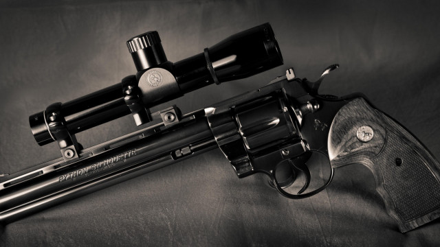Gun scope black white background free wallpaper for desktop - medium preview image