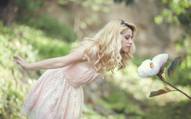 Woman pink dress holding flower free wallpaper for desktop - medium preview image