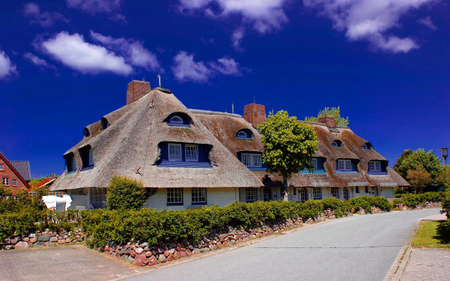 Thatched house blue sky castle free wallpaper for desktop - medium preview image