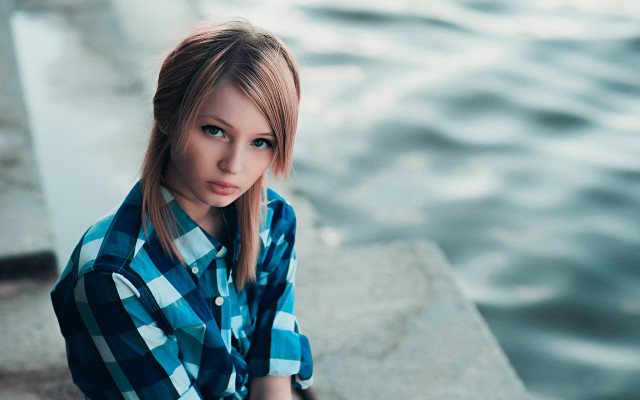 Woman ledge water blonde blue free wallpaper for desktop - medium preview image