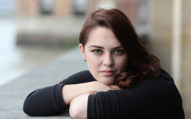 Woman leaning wall crossed arms #2 free wallpaper for desktop - medium preview image