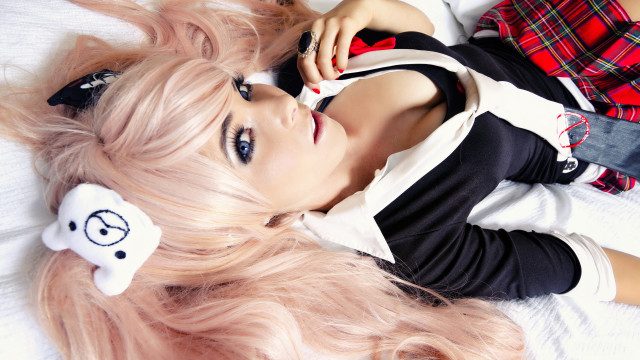 Blonde woman bed stuffed animal free wallpaper for desktop - medium preview image