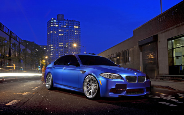 Blue car night cityscape lights free wallpaper for desktop - medium preview image