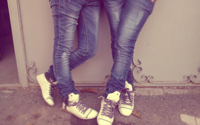Two people sneakers jeans love free wallpaper for desktop - medium preview image