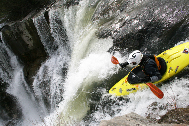 Man kayak waterfall river paddle free wallpaper for desktop - medium preview image
