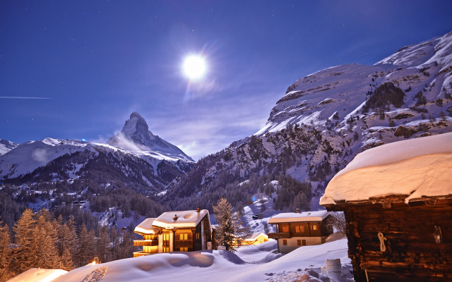 Mountain house fullmoon snowy night free wallpaper for desktop - medium preview image