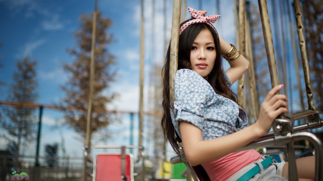 Woman swing park pinkbow blue free wallpaper for desktop - medium preview image