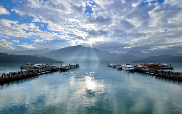 Lake mountains pier boat sky free wallpaper for desktop - medium preview image