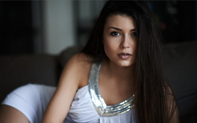 Elina karimova white top silver free wallpaper for desktop - medium preview image