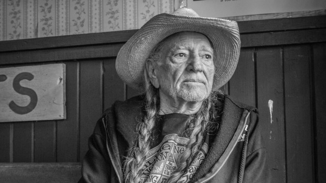 Man hat scarf door sign free wallpaper for desktop - medium preview image