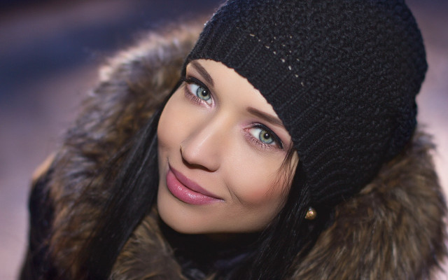 Woman blackhat furcoat portrait elina free wallpaper for desktop - medium preview image