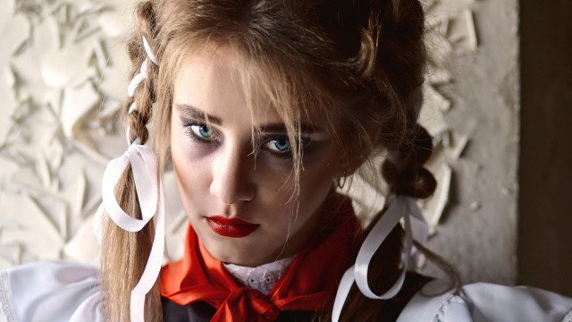 Alice prin bowtie gothic portrait free wallpaper for desktop - medium preview image