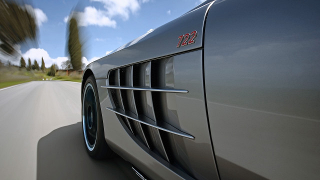 Car road blurry background cloudy free wallpaper for desktop - medium preview image