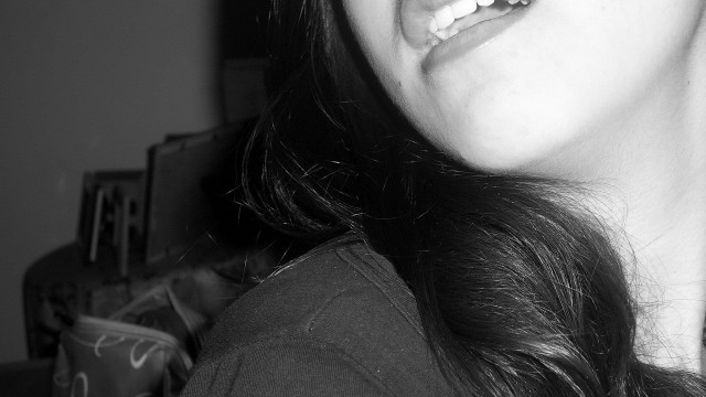 Woman toothbrush smile bag suitcase free wallpaper for desktop - medium preview image