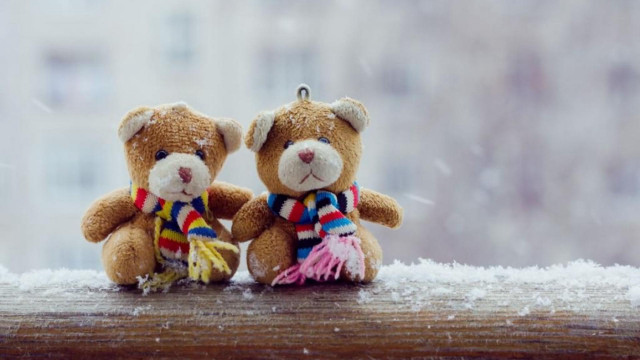 Teddy bears snow winter outdoors free wallpaper for desktop - medium preview image