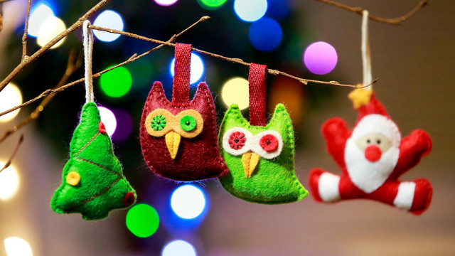 Christmas ornaments hanging lights tree free wallpaper for desktop - medium preview image