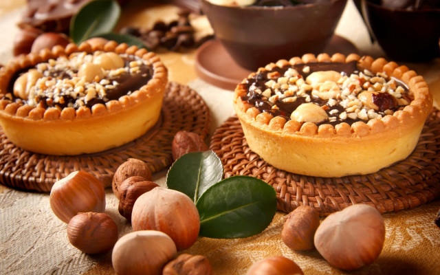 Nut pies nuts bowl plate free wallpaper for desktop - medium preview image