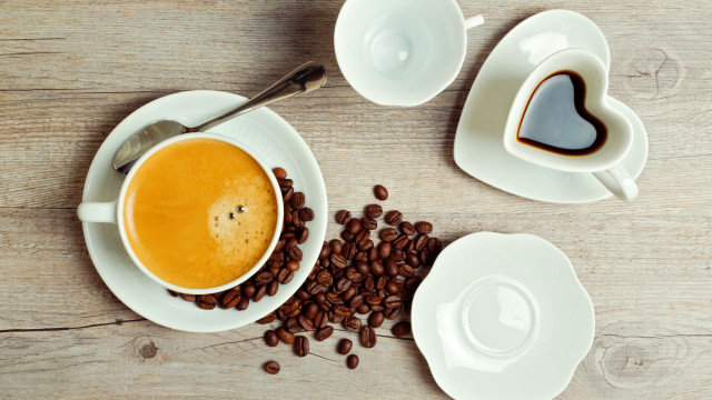 Coffee beans spoon rest table free wallpaper for desktop - medium preview image