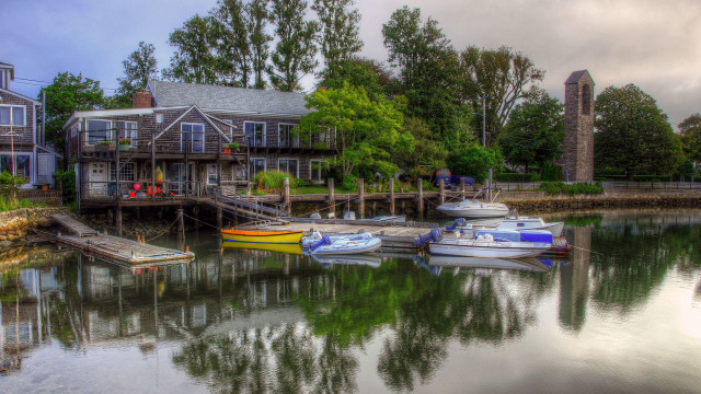 Boats dock lake house architecture free wallpaper for desktop - medium preview image